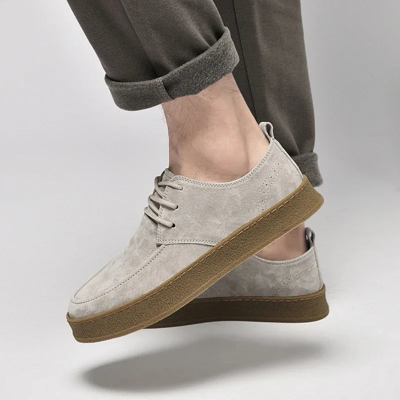 Męskie sneakersy zamszowe – casualowe buty sznurowane z grubą podeszwą