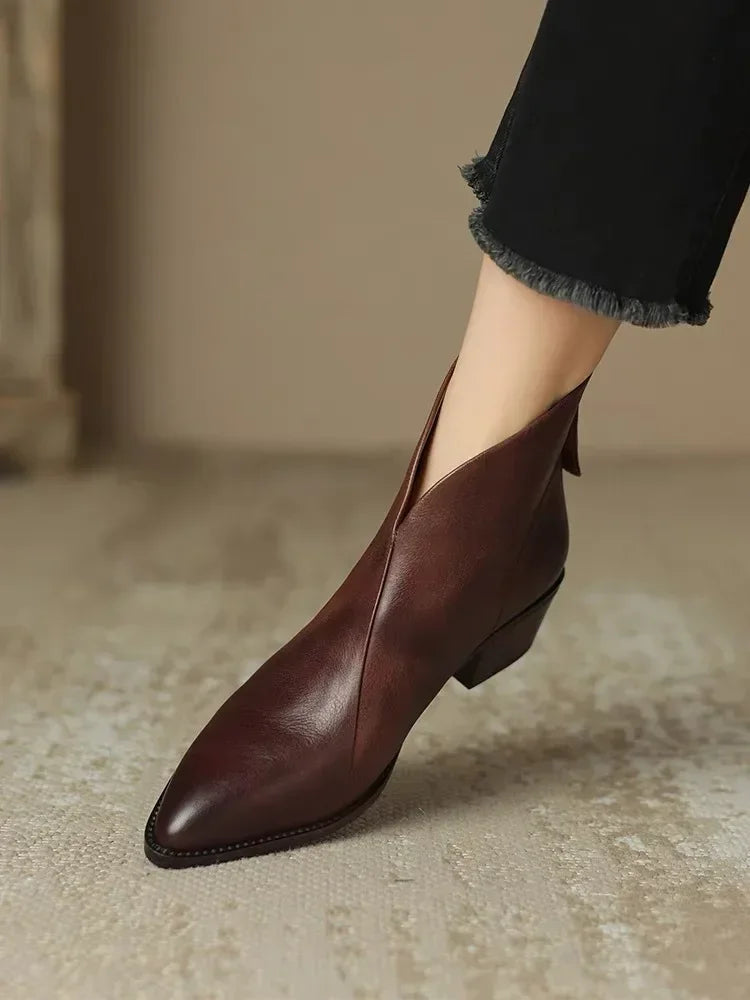 Damskie botki skórzane na obcasie – elegancja i komfort na co dzień