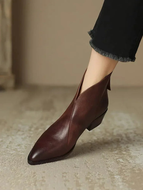 Damskie botki skórzane na obcasie – elegancja i komfort na co dzień