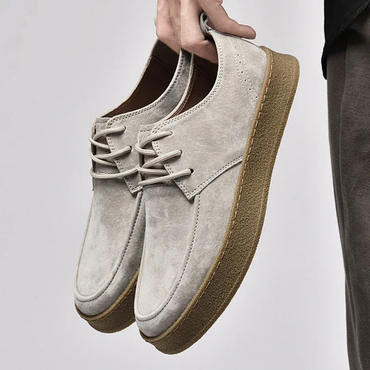 Męskie sneakersy zamszowe – casualowe buty sznurowane z grubą podeszwą