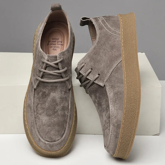 Męskie sneakersy zamszowe – casualowe buty sznurowane z grubą podeszwą