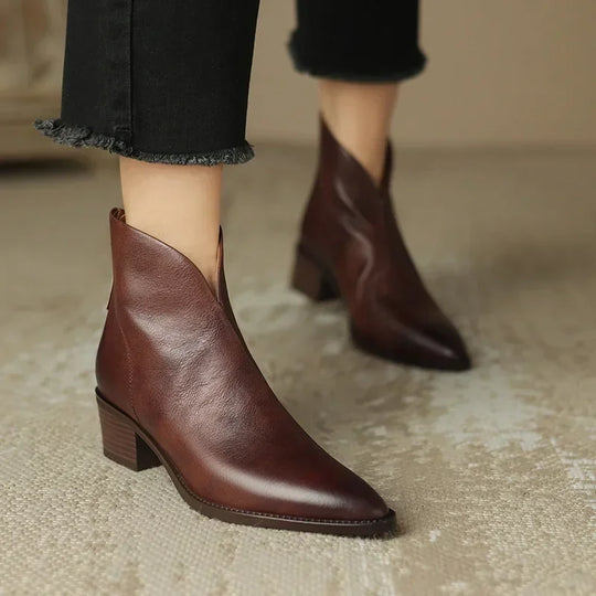 Damskie botki skórzane na obcasie – elegancja i komfort na co dzień