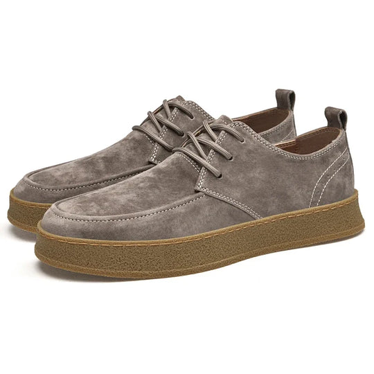 Męskie sneakersy zamszowe – casualowe buty sznurowane z grubą podeszwą
