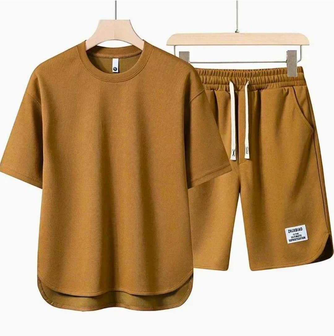 Męski komplet dresowy – zestaw koszulka i spodenki, wygodny styl casual