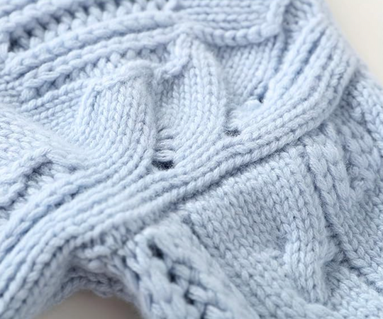 Sweter damski z kaszmiru – luksusowa miękkość, elegancki splot, ponadczasowy styl