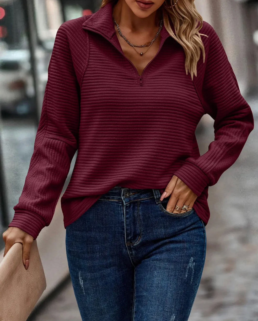 Damski sweter z zamkiem – elegancja i funkcjonalność w nowoczesnym wydaniu