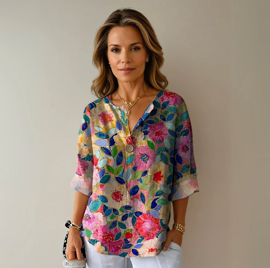 Bluzka damska w kwiaty – lekka, przewiewna i elegancka