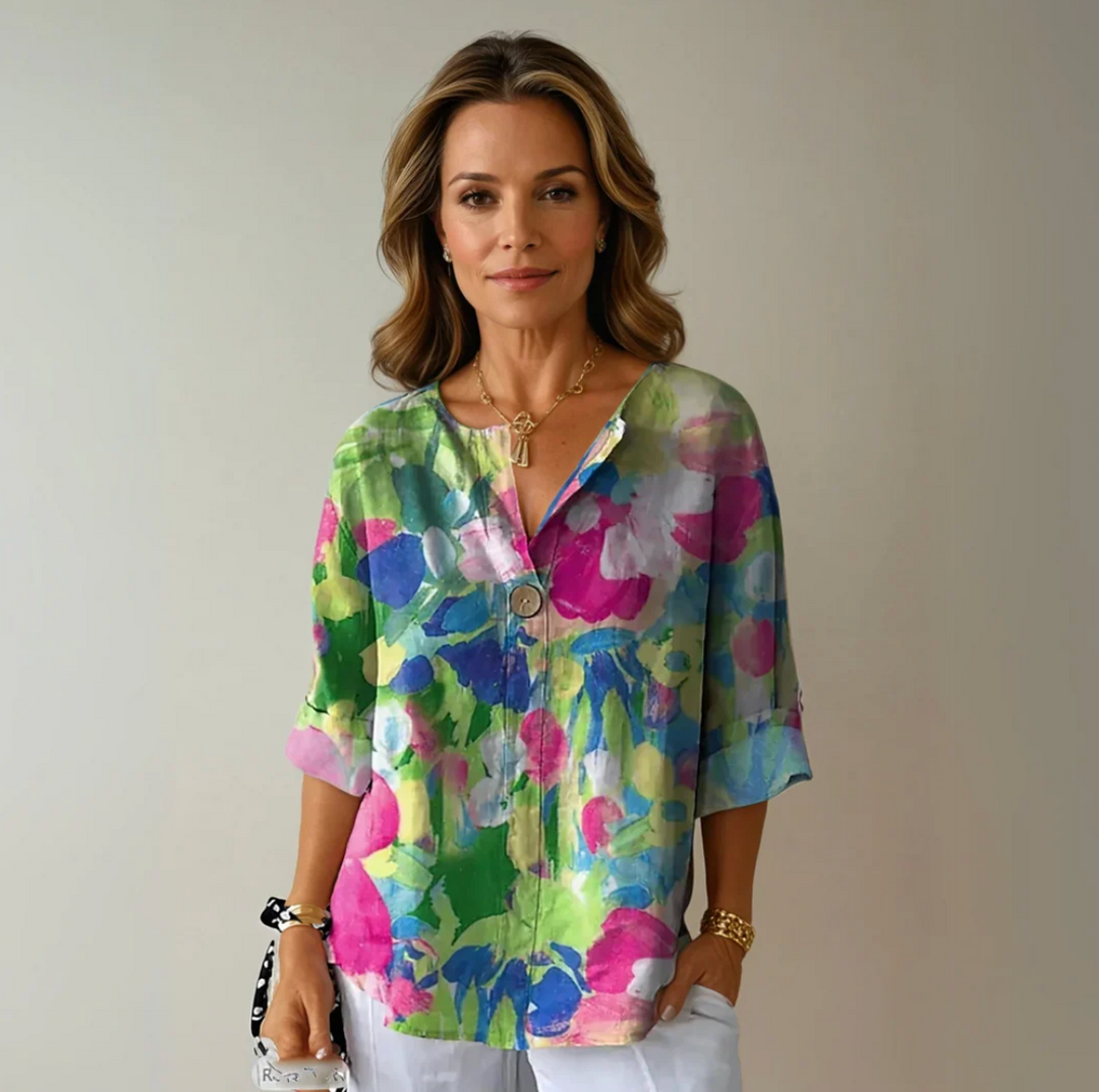 Bluzka damska w kwiaty – lekka, przewiewna i elegancka