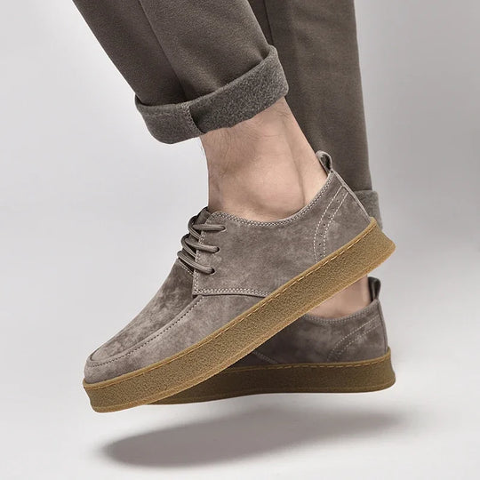 Męskie sneakersy zamszowe – casualowe buty sznurowane z grubą podeszwą