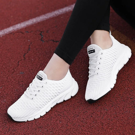 Sneakersy sportowe – lekkie, oddychające buty z amortyzacją memory foam